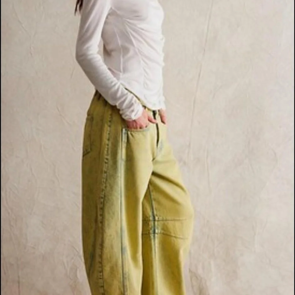 WE THE FREE GOOD LUCK MID-RISE BARREL JEANS - SIZE 27 - COLOR FLYING SAUCER - Picture 3 of 9